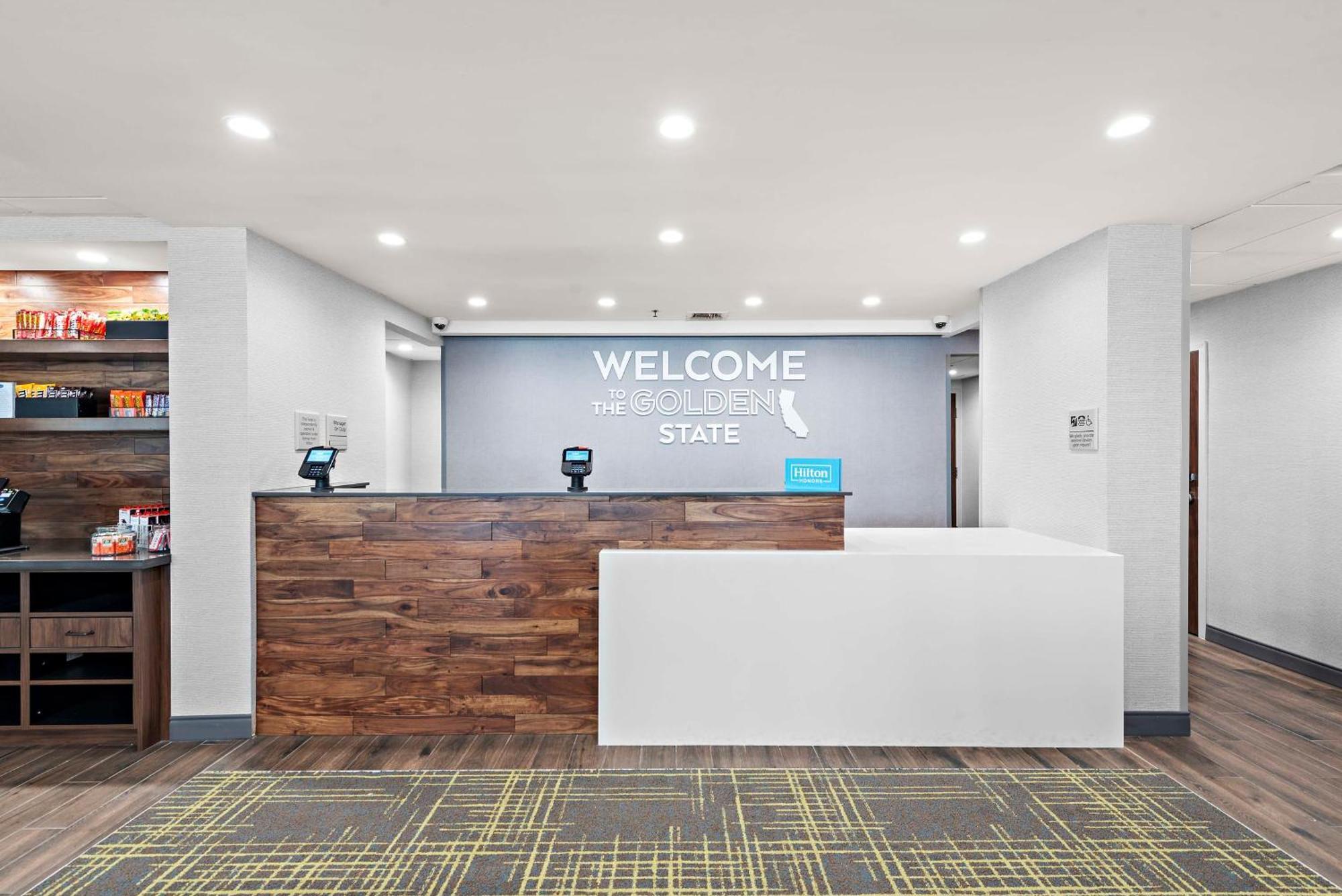 Hampton Inn Los Angeles Airport Lennox Exterior photo