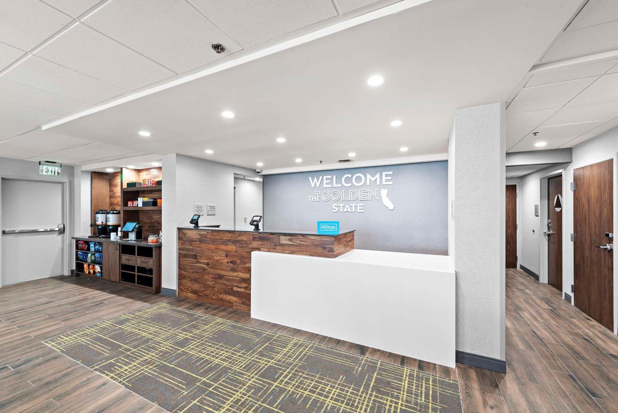 Hampton Inn Los Angeles Airport Lennox Exterior photo