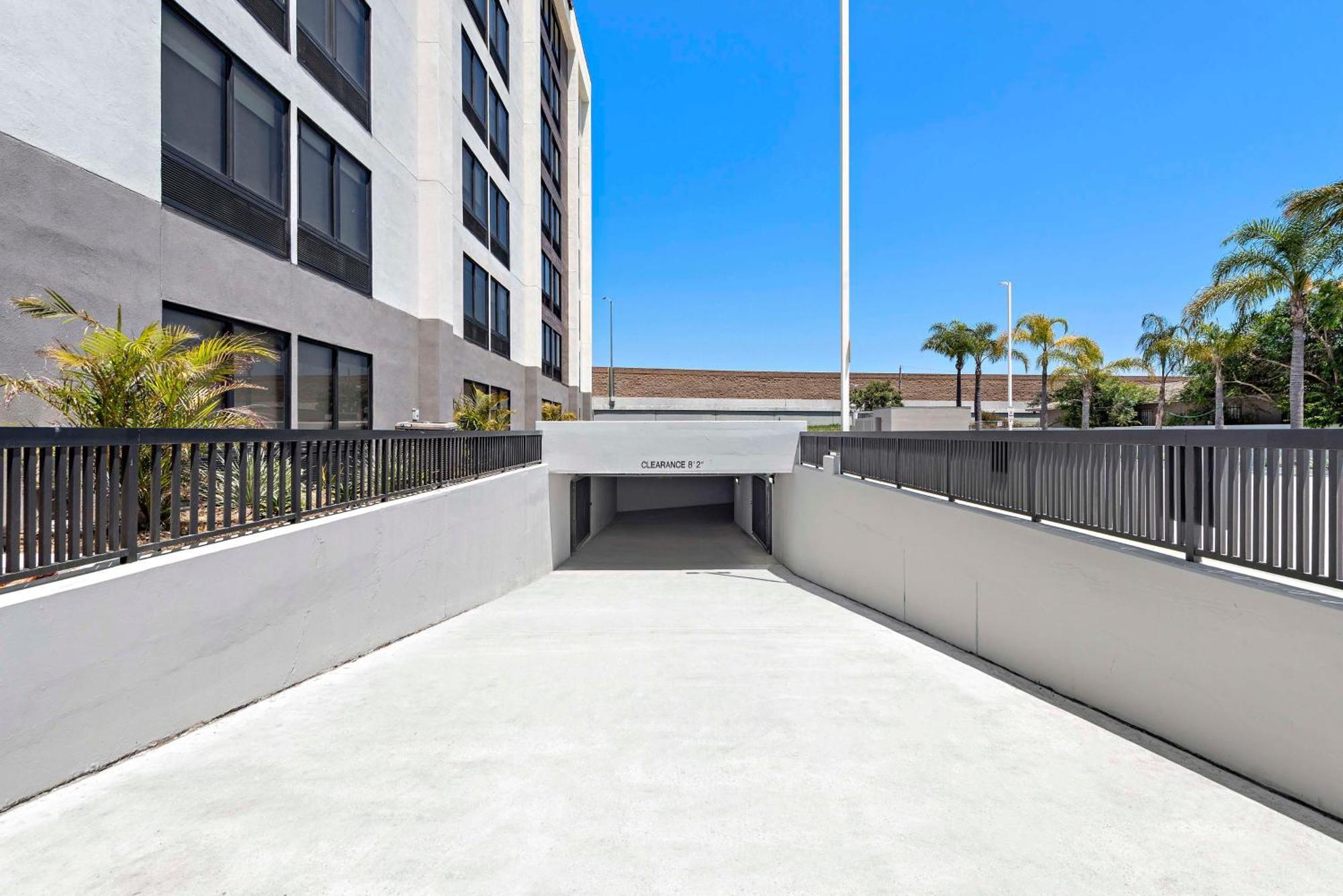 Hampton Inn Los Angeles Airport Lennox Exterior photo